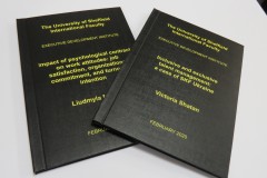 Твердый переплет с печатью на обложке